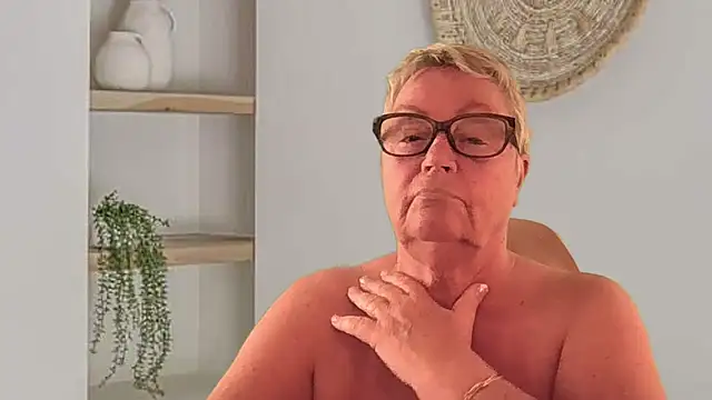 Mystery-Grandmother webcam
