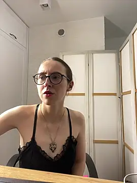 MartiniiSelenna live cam on StripChat