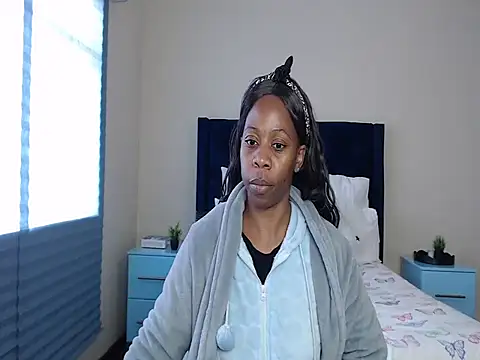 QUEENMANDYY webcam