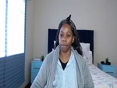 QUEENMANDYY webcam