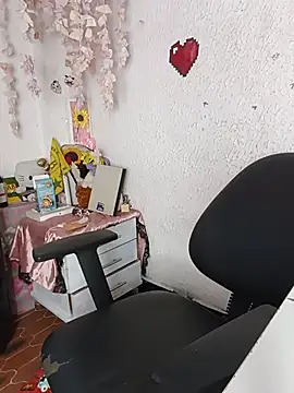 Kuutar live cam on StripChat