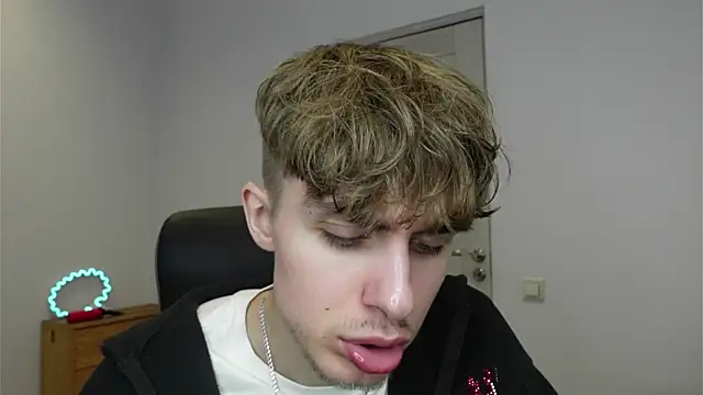 Damien_Dallas live cam on StripChat