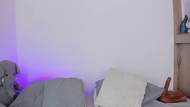 TianaGlow44 webcam