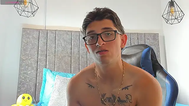 Calvin_Hunter webcam