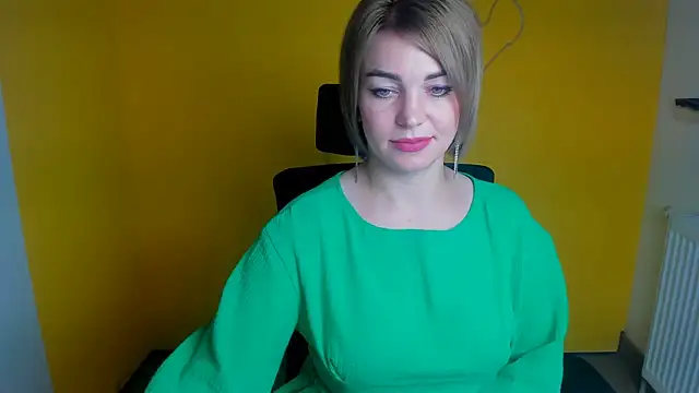 CuttieEmma webcam