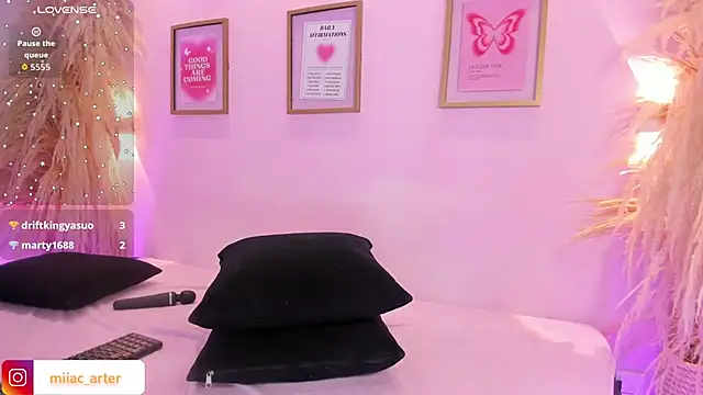 MiaaCarter_ webcam