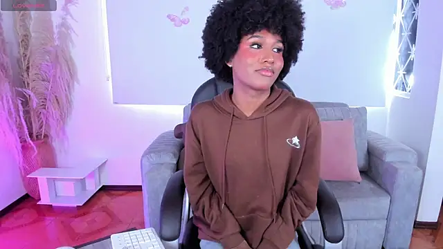 NaomiSaenz_ webcam