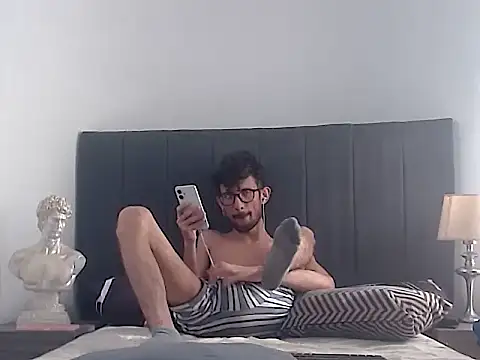 sasuke_bigcock live cam on StripChat