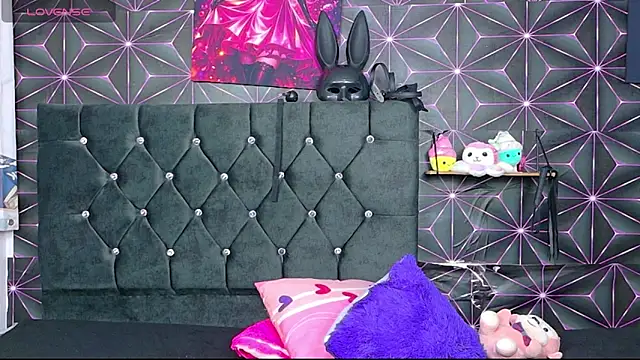 Zara_Luux webcam