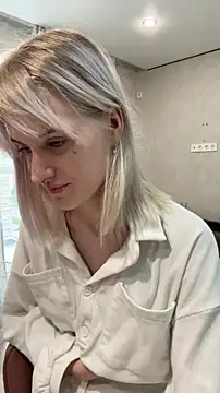 LezzyCrown webcam