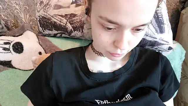CaraDelevingnee webcam