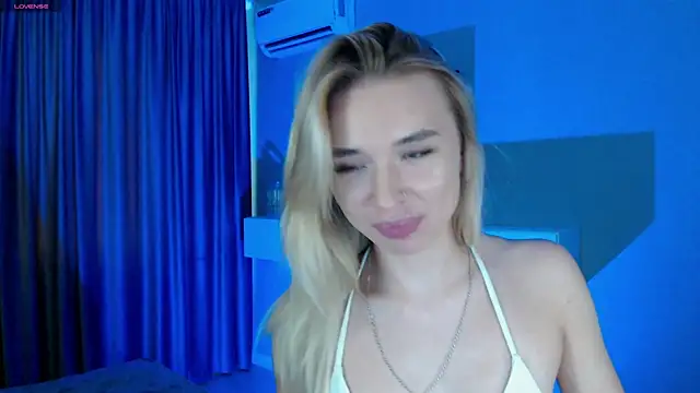 Emily_Hartt webcam