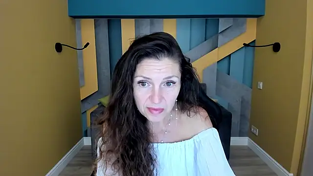 EllaLong webcam