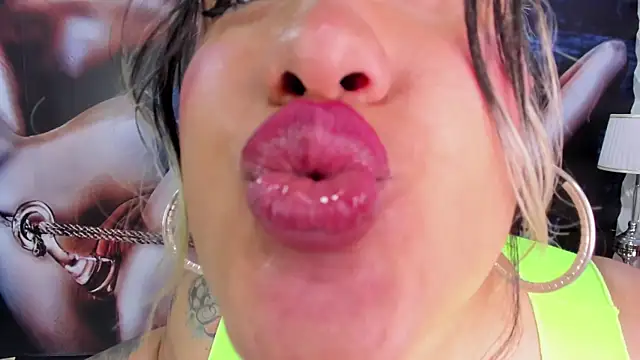 miss_danika webcam