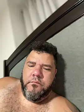 HotDominicanCum webcam
