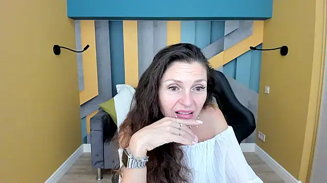 EllaLong webcam