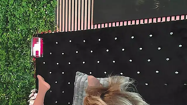 InannaStar live cam on StripChat