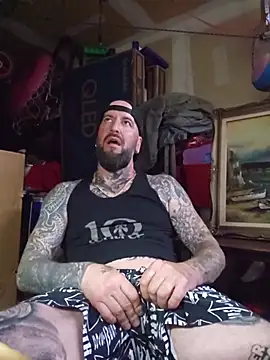 Beardedtattood webcam