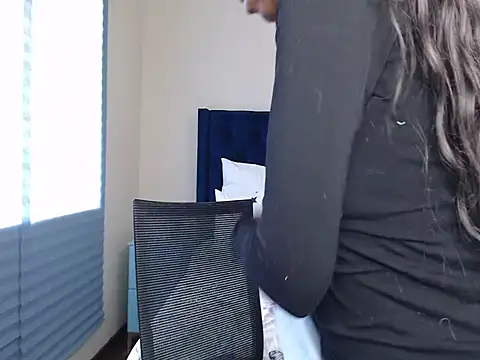QUEENMANDYY webcam