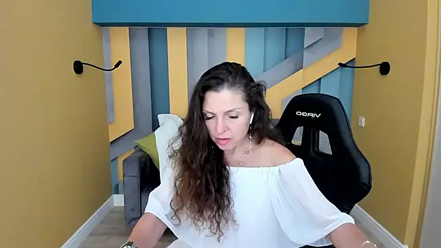 EllaLong webcam