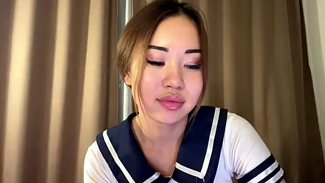 Ur_neighbor_Kira webcam