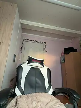 EmmySuiyugh webcam