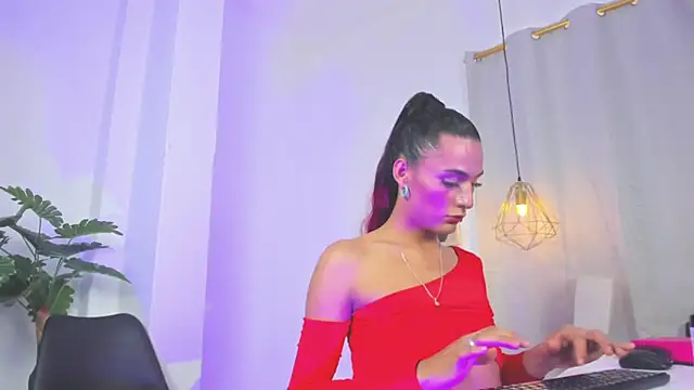 apsaravictoria (T teen) - Fingers in mi ass in my desk !