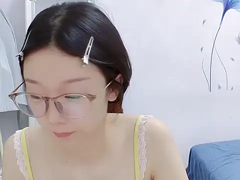 Sweet_- live cam on StripChat