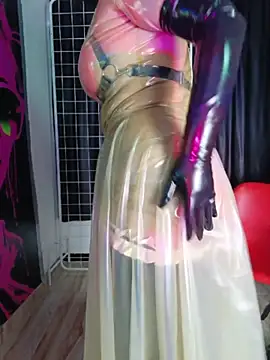 LatexDevil_Blondie webcam
