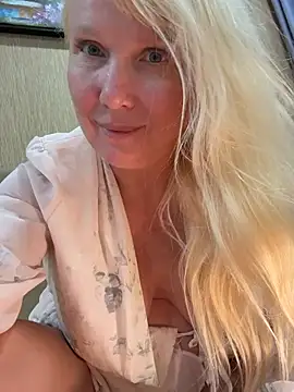 EmmaInLove23 webcam