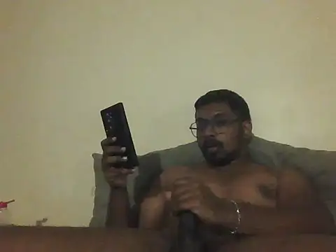 Straightchennaibull webcam