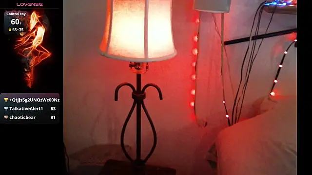 Pussyeat2please webcam