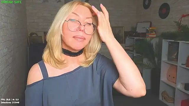 Wendy_Waves webcam