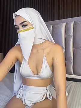 Zahra_milks webcam