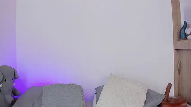 TianaGlow44 webcam