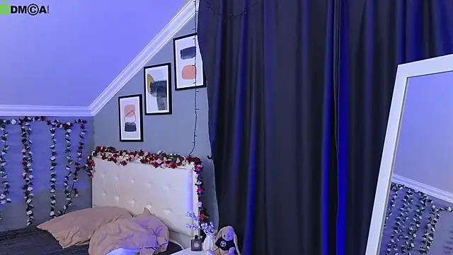 Naomi_Demio webcam