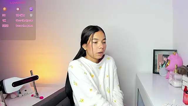 kaylaneee_ webcam