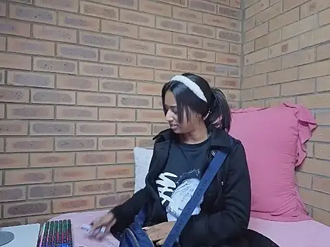indiansexkitten23 webcam
