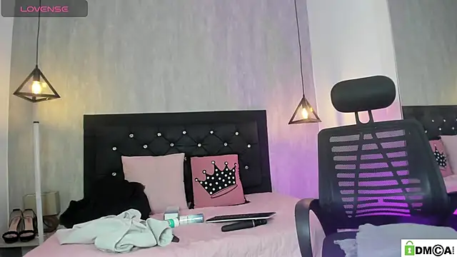 hottiesjuls webcam