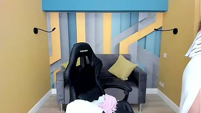 EllaLong webcam