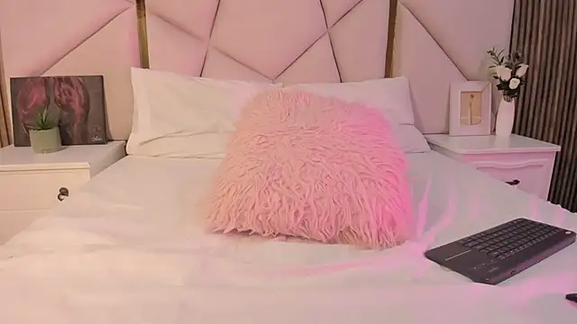 chloe_larson webcam
