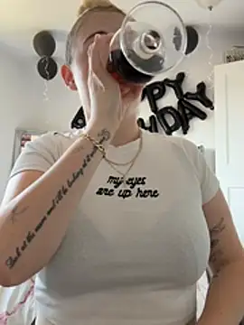 BaddieRiRi224 webcam