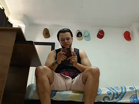 cloudsxxx - Cloudsxxx's free webcam - UK Sex Cams