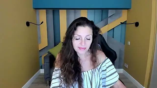 EllaLong webcam