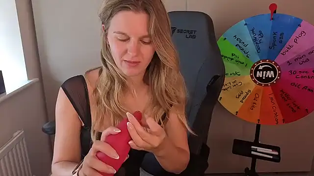 Lilly-Luscious webcam