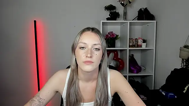 EvelynBlond webcam