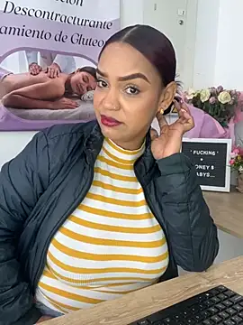 Sara-77 webcam
