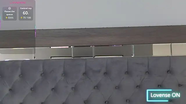 Lorehottie webcam