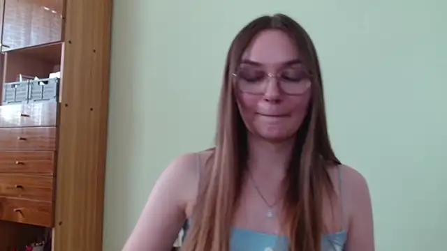 LooveELLYx webcam