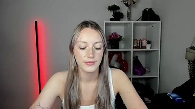 EvelynBlond webcam